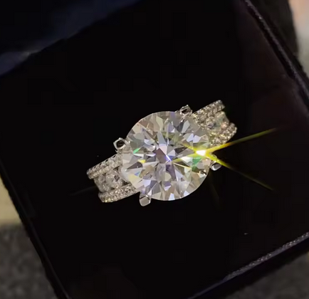 Women ring Diamond Engagement