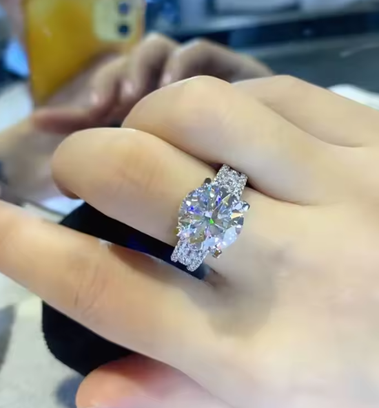 5.0ct Green Moissanite AU750 Ring