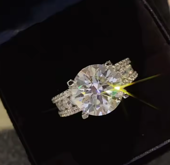 5.0ct Green Moissanite AU750 Ring