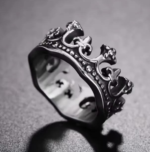 Retro Crown King Punk Ring