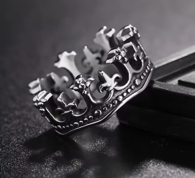Retro Crown King Punk Ring