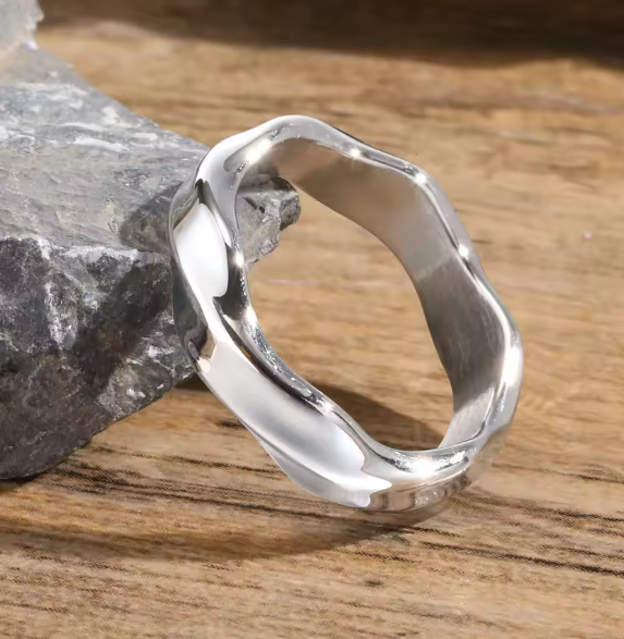 Vox Mobius Twisted Stainless Steel Ring