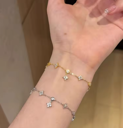 Silver Link Clover Bracelet