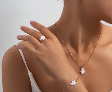 Five-Leaf Clover Jewelry Set